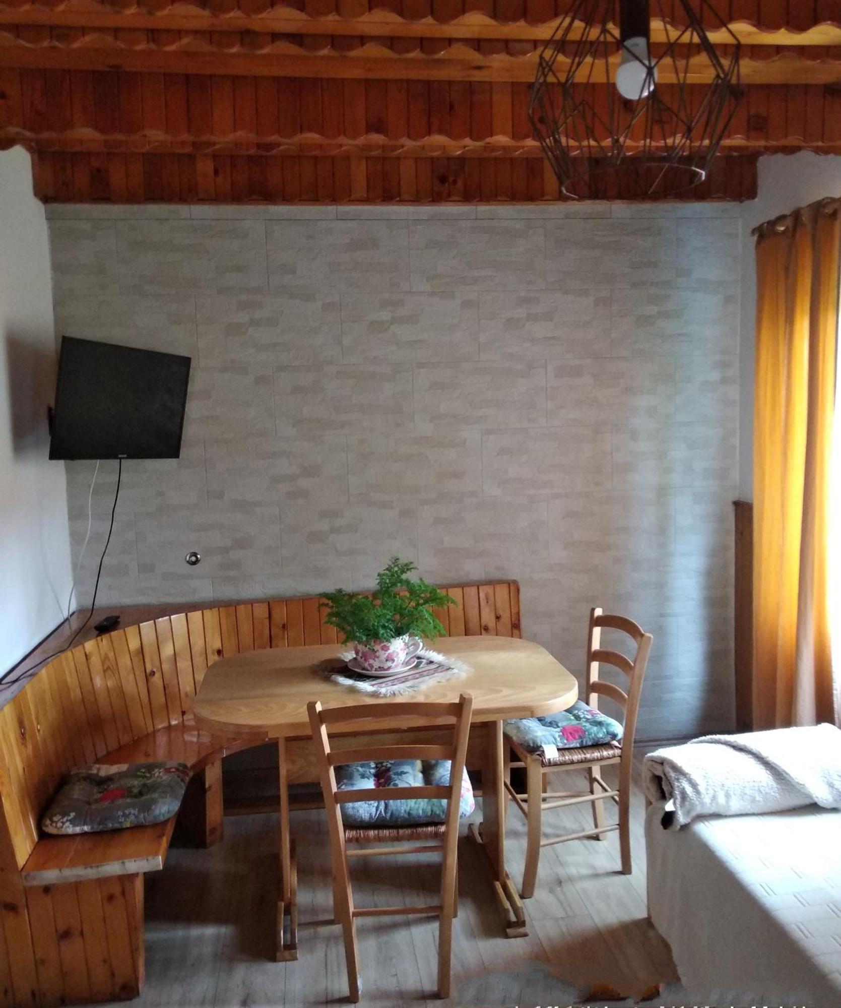 Apartments Celopek Licko Petrovo Selo Bilik gambar