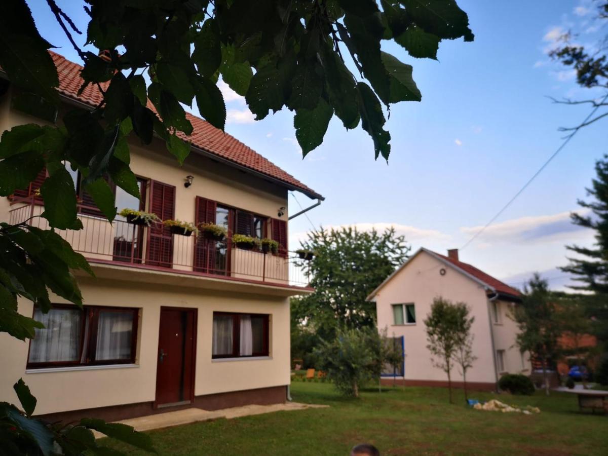Apartments Celopek Licko Petrovo Selo Luaran gambar